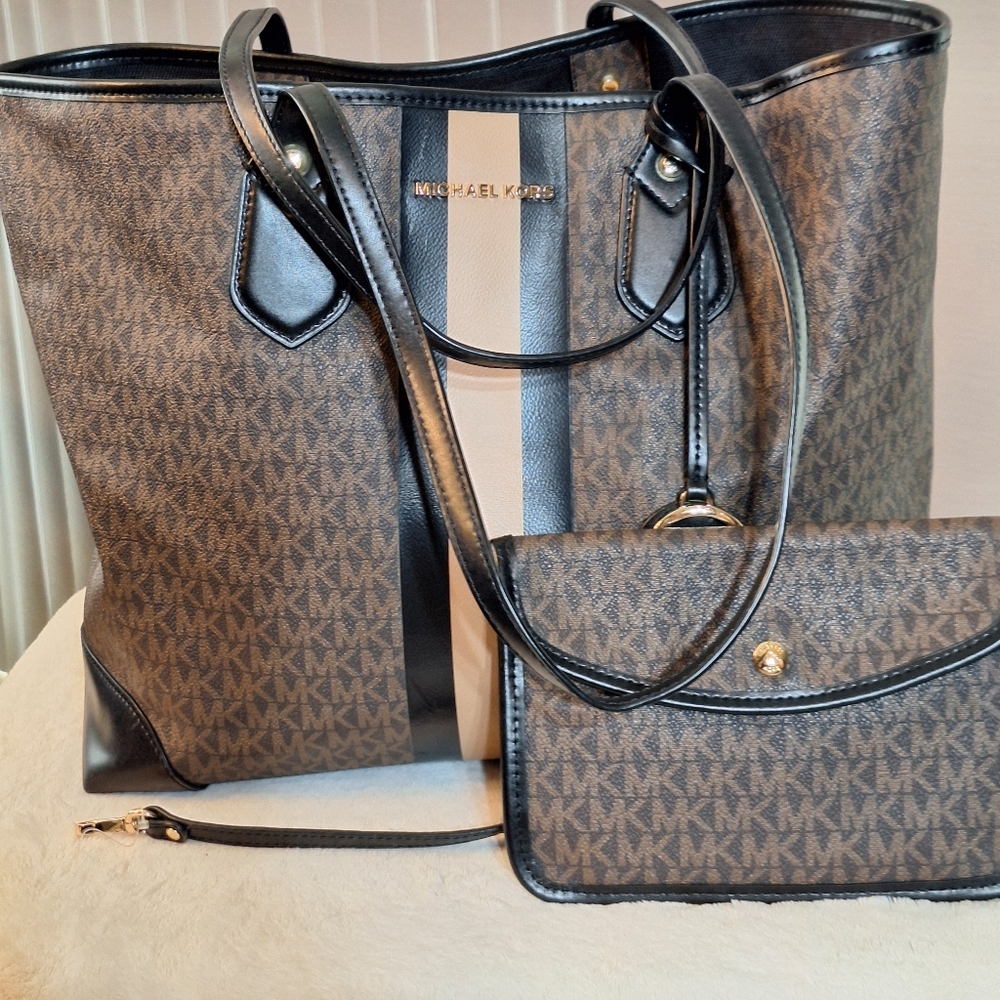 CLEAN Michel Kors Eva Large Tote - Picture 2 of 15